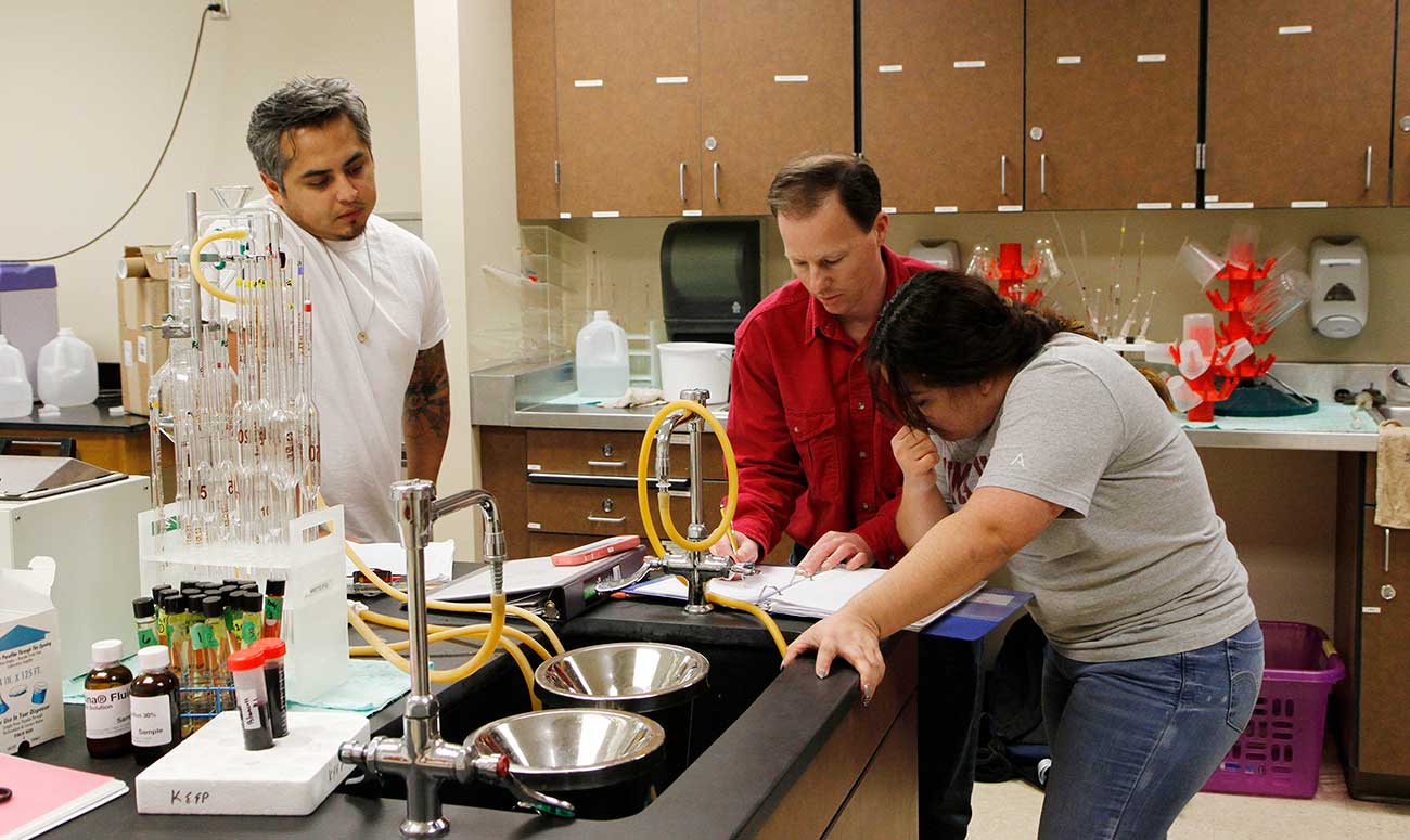 Students in YVC lab course