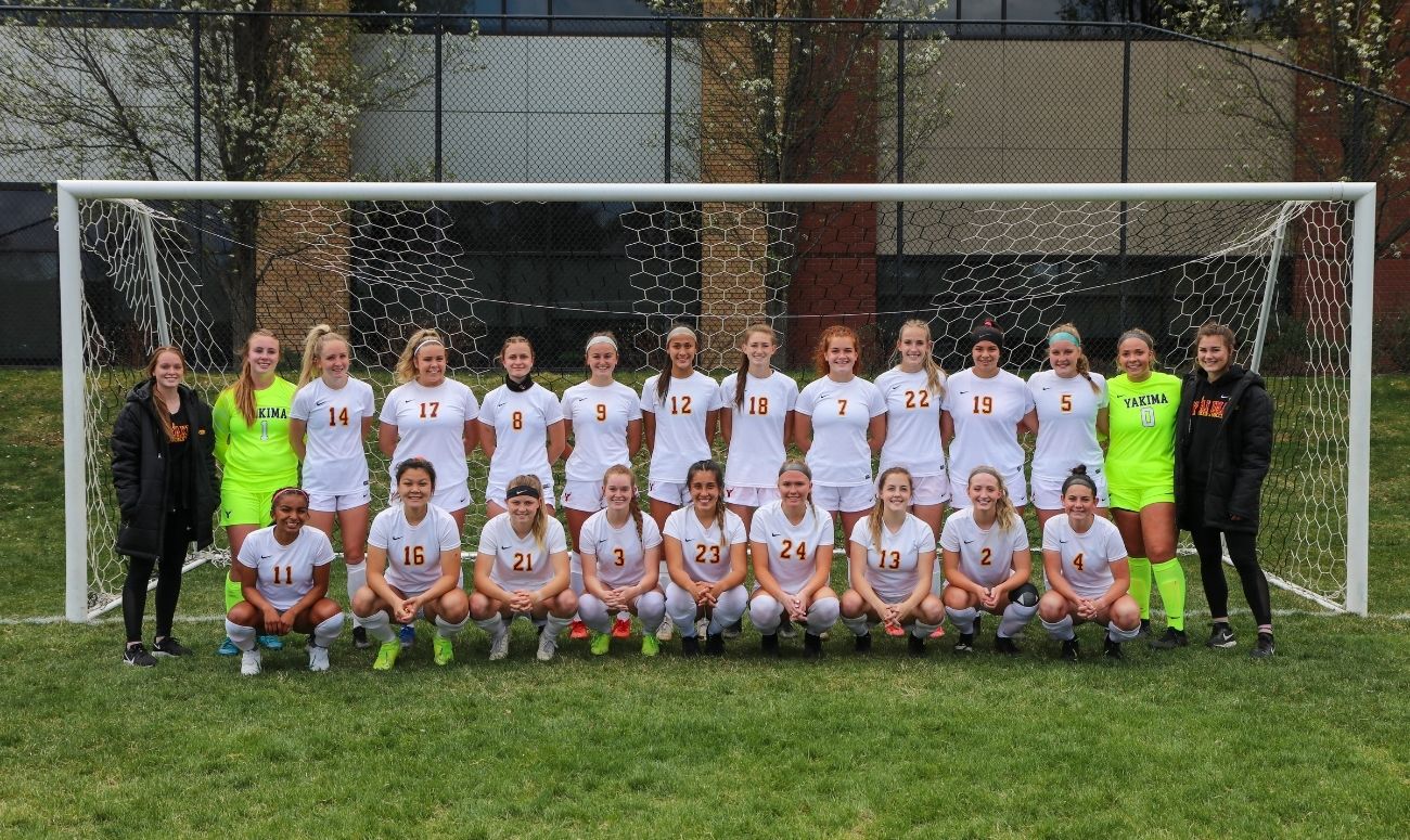 YVC soccer team in spring 2021