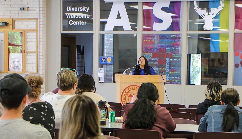 Speaker talks to students