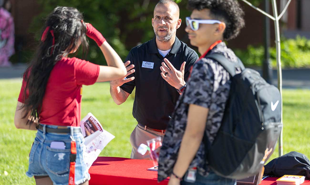 Rich Schillinger speaks with students during the Yak Family Night event in Yakima