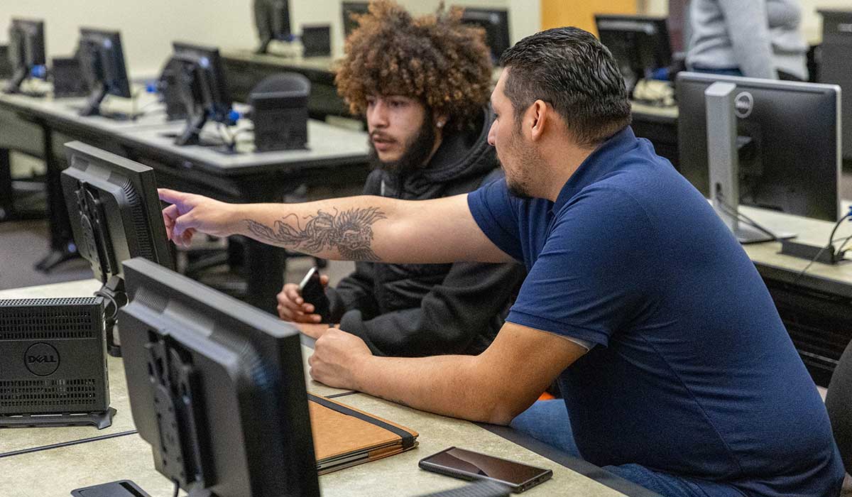 A student gets help during a financial aid workshop