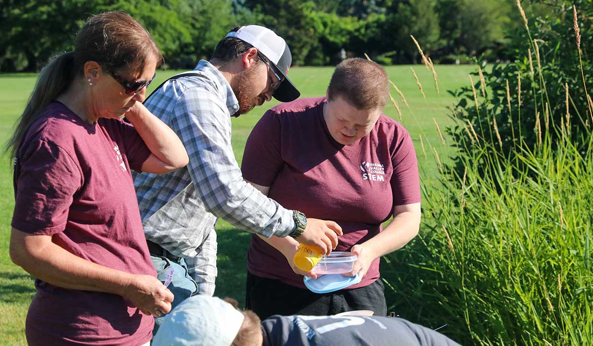 STEM students work on an undergraduate research project