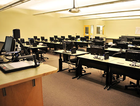 Picture of an empty computer lab. 