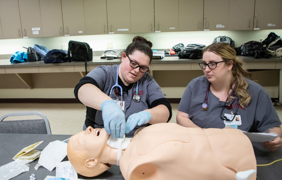 Healthcare sutdents work on test patient.